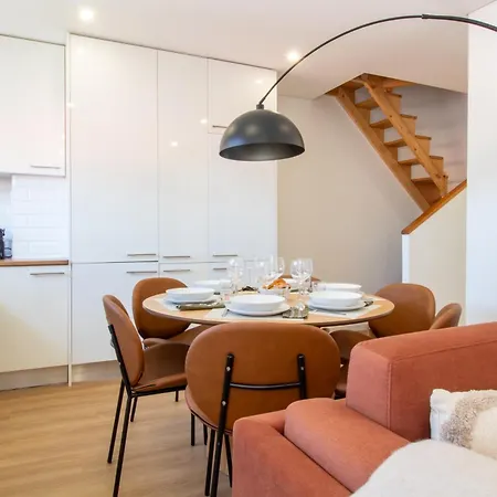 Bright 3br Flat Near Douro With Ac By Lovelystay ヴィラ・ノヴァ・デ・ガイア