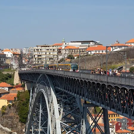 Bright 3br Flat Near Douro With Ac By Lovelystay Διαμέρισμα *