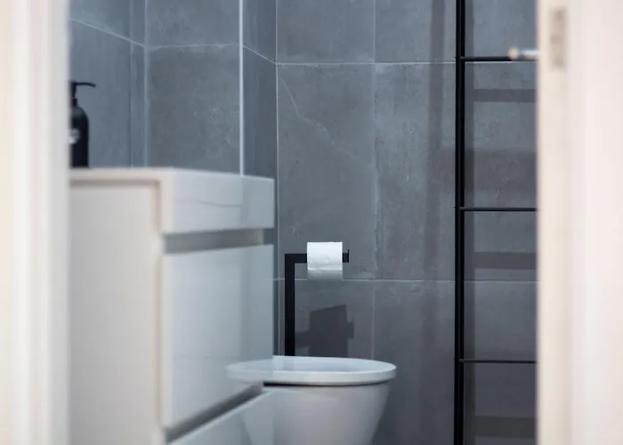 Bright 3br Flat Near Douro With Ac By Lovelystay 加亚新城